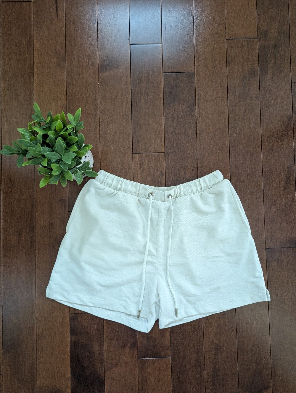 4/$25 H&M NEUTRAL BEIGE COTTON SWEATSHORTS